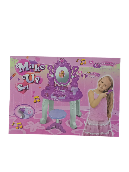 صورة طاولة زينة للعب للأطفال.  - يتضمن طاولة زينة صغيرة بمرآة، وكرسي صغير، وإكسسوارات مكياج للعب مثل أحمر الشفاه وفرشاة شعر.